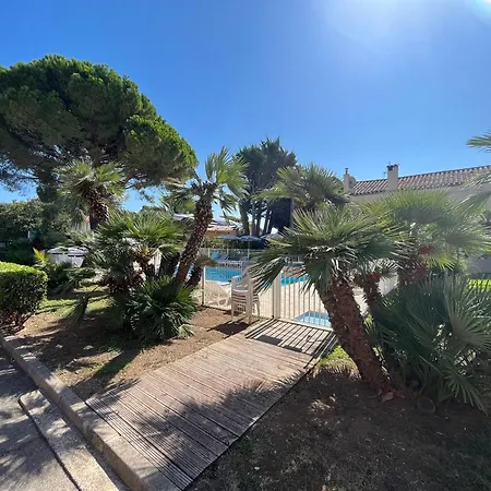 4 Places Avec Piscine Et Tennis